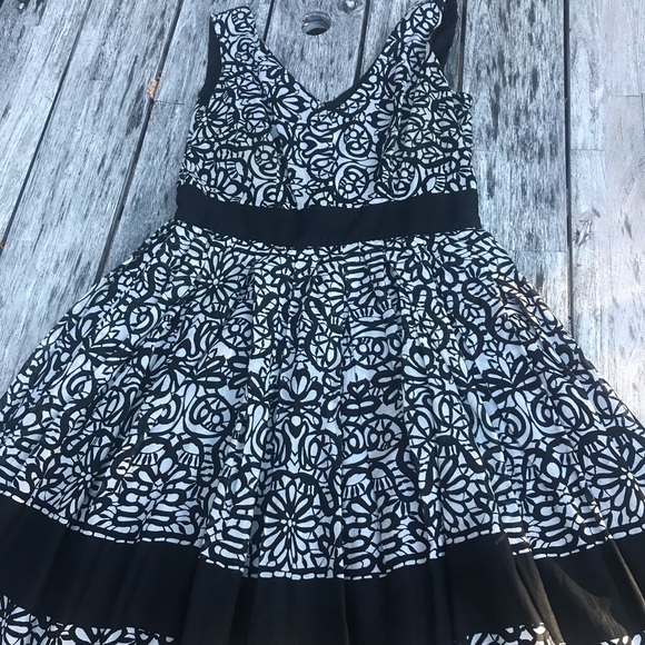 Dress - Picture 1 of 4